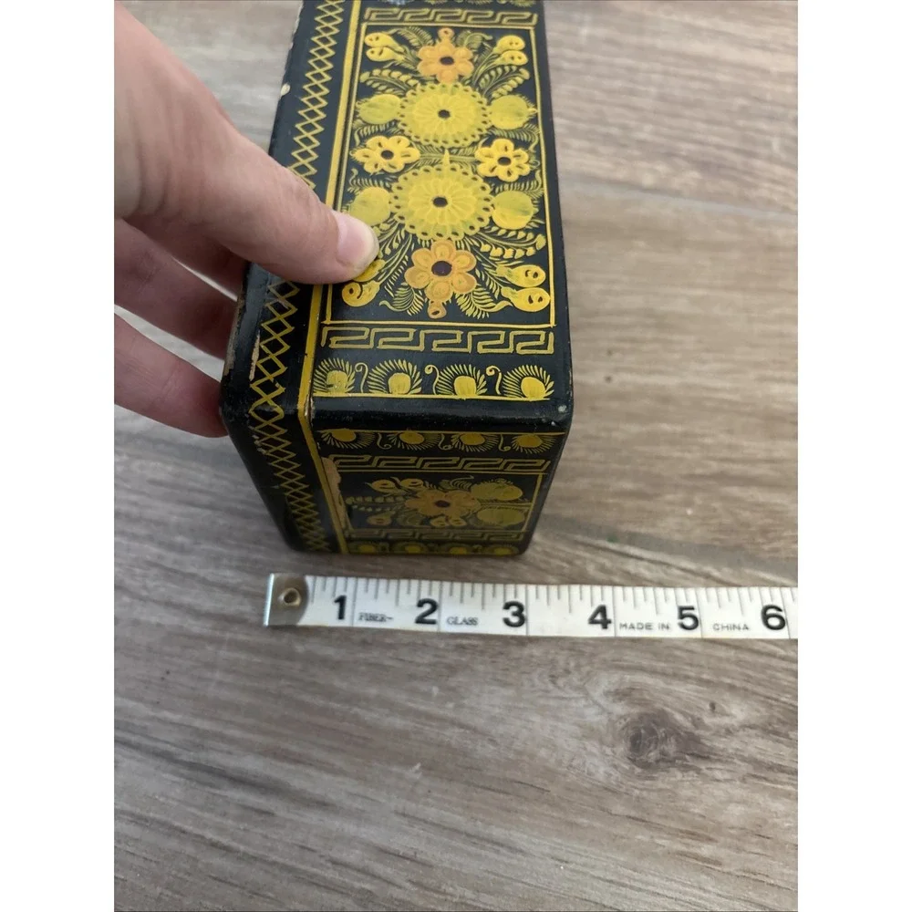 Vintage Hand Carved Lacquer Box, Olinala Mexico‎ - Flowers & Foliage